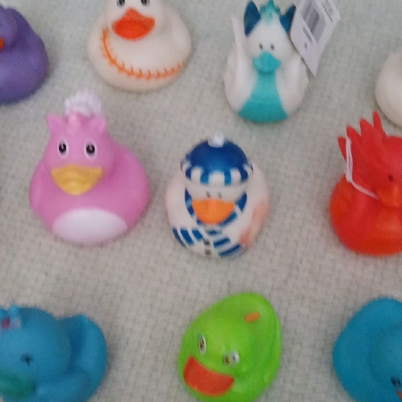 Collectible 23 Rubber Duck Set - Assorted Colors And Bag - Picture 6 of 9